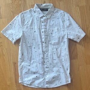 Under Armour Men's Patterned White Button Down Shirt